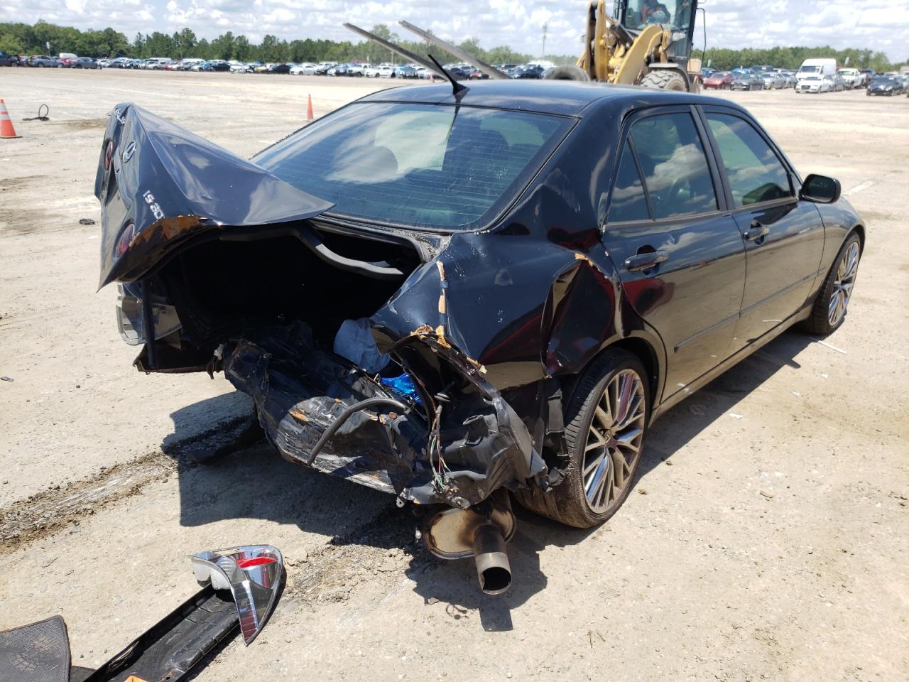 Photo 4 from auction – 2001 LEXUS IS 300 with VIN JTHBD182810032185