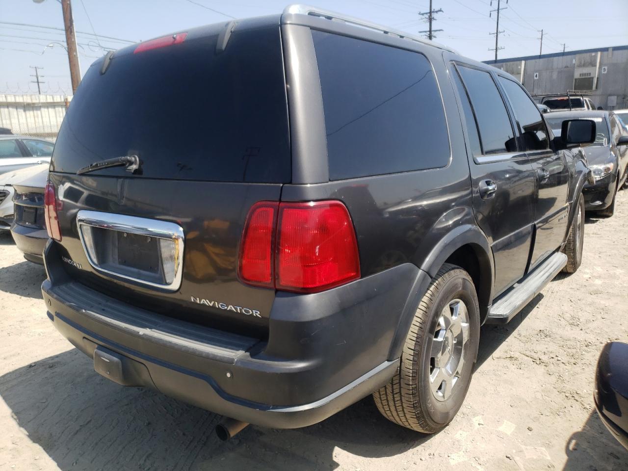 Photo 4 from auction – 2005 LINCOLN NAVIGATOR with VIN 5LMFU27555LJ18023