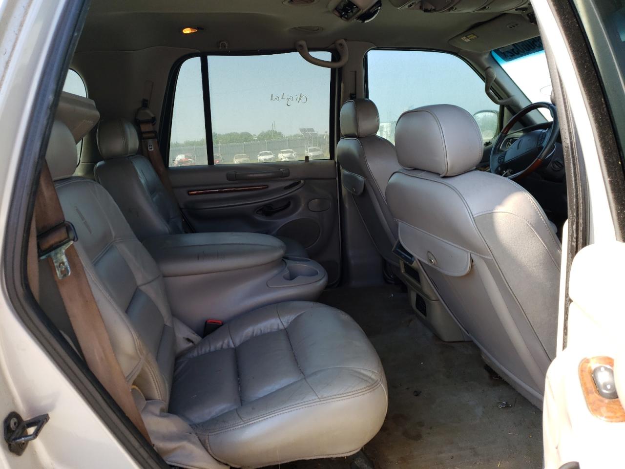 Photo 6 from auction – 2000 LINCOLN NAVIGATOR with VIN 5LMEU27A5YLJ39046