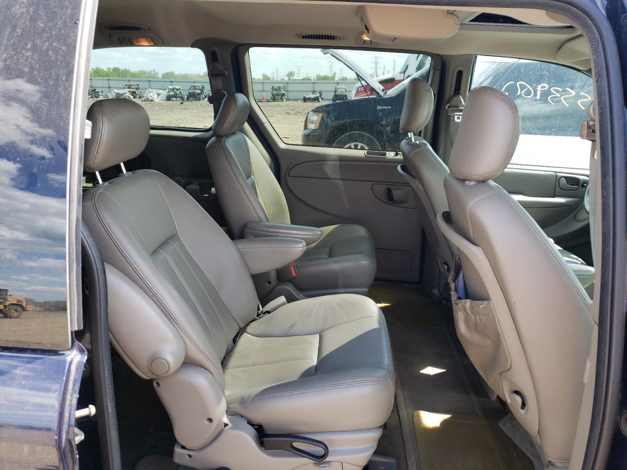 صورة رقم 6 من المزاد - 2004 DODGE GRAND CARA مع VIN 2D4GP44L74R601152