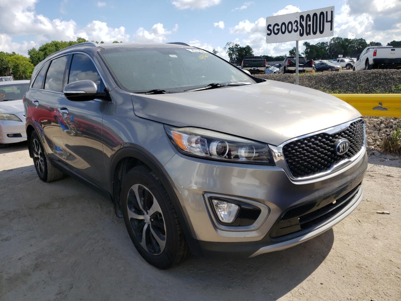 KIA SORENTO EX 2016 with VIN 5XYPH4A13GG138559 - Photo from auction
