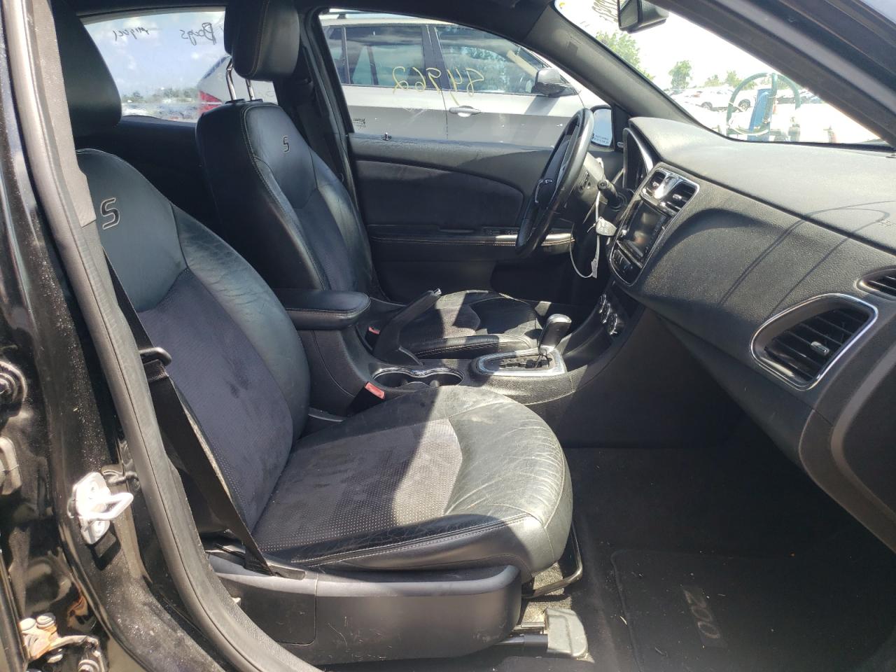 Photo 19 from auction – 2012 CHRYSLER 200 S with VIN 1C3CCBHG1CN308713