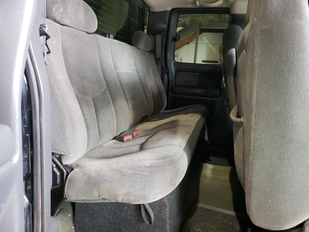 Photo 6 from auction – 2004 CHEVROLET SILVERADO with VIN 1GCEK19T44E193412