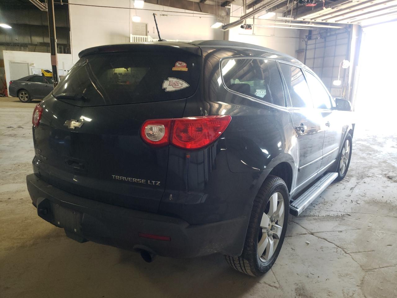 Photo 4 from auction – 2010 CHEVROLET TRAVERSE L with VIN 1GNLVHED0AS115168