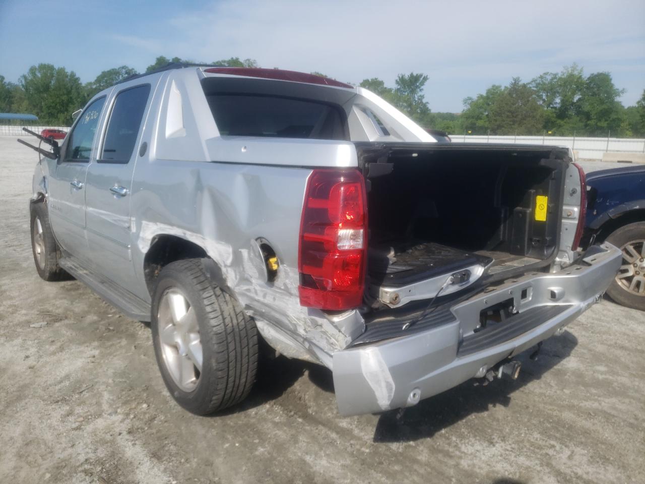 Photo 3 from auction – 2013 CHEVROLET AVALANCHE with VIN 3GNTKGE75DG287690