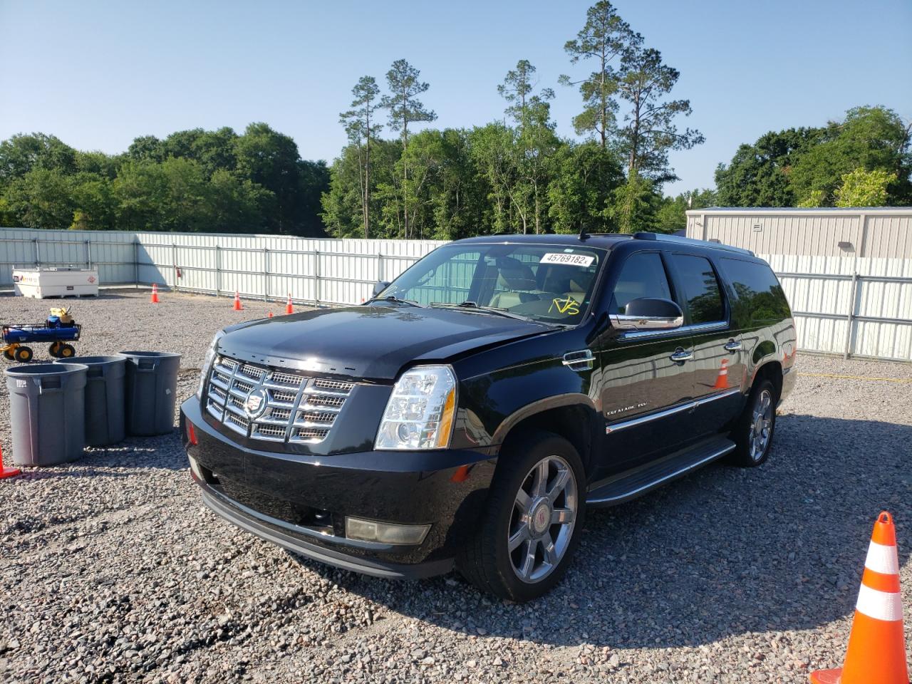 Photo 2 from auction – 2011 CADILLAC ESCALADE E with VIN 1GYS3HEFXBR129674