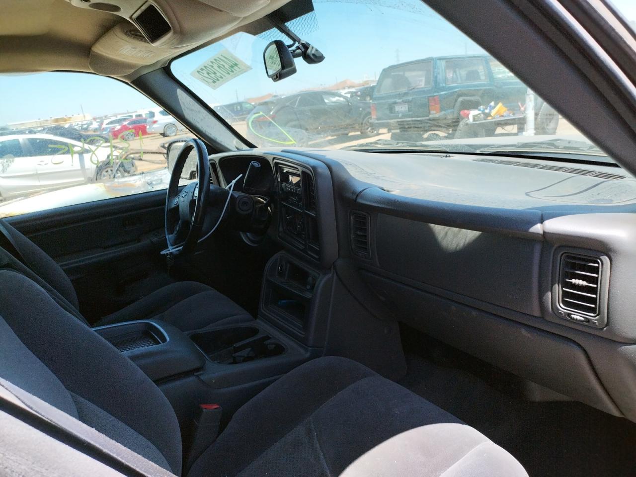 Photo 5 from auction – 2005 CHEVROLET SILVERADO with VIN 2GCEC19T751176930