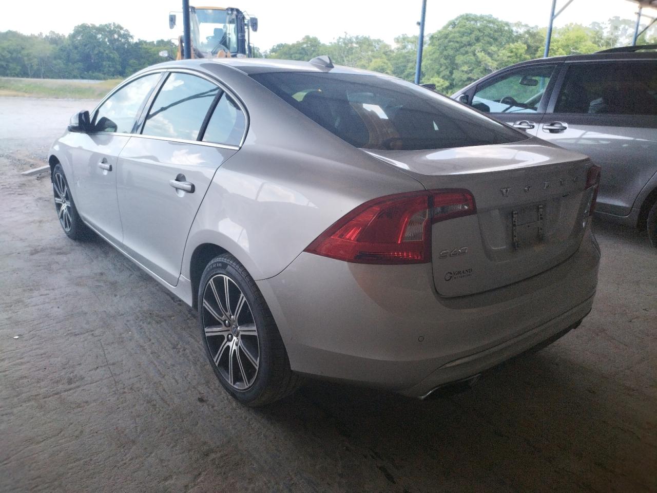 Photo 3 from auction – 2017 VOLVO S60 PREMIE with VIN LYV402HK4HB151943