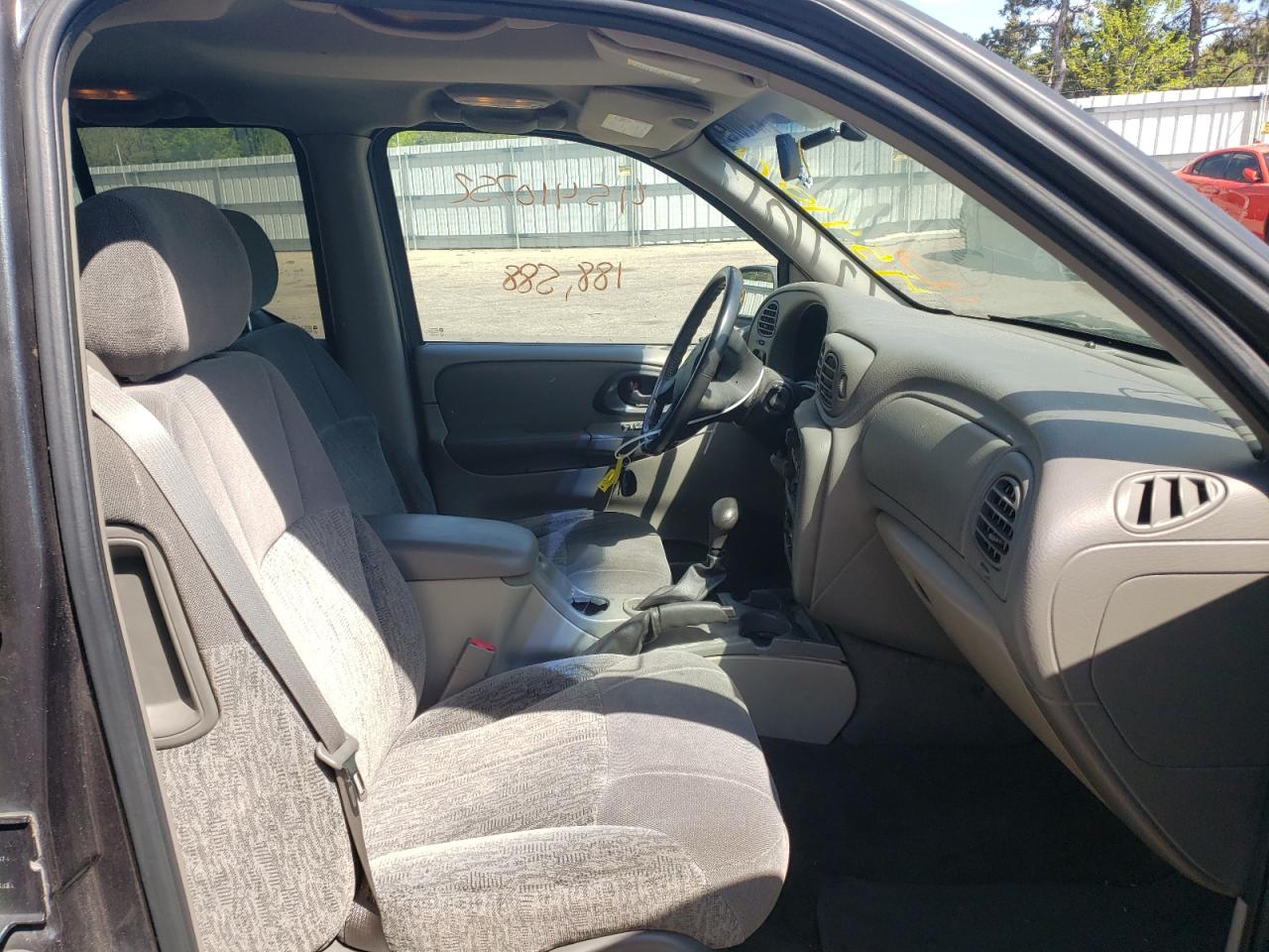 Photo 5 from auction – 2003 CHEVROLET TRAILBLAZE with VIN 1GNDT13S032319474