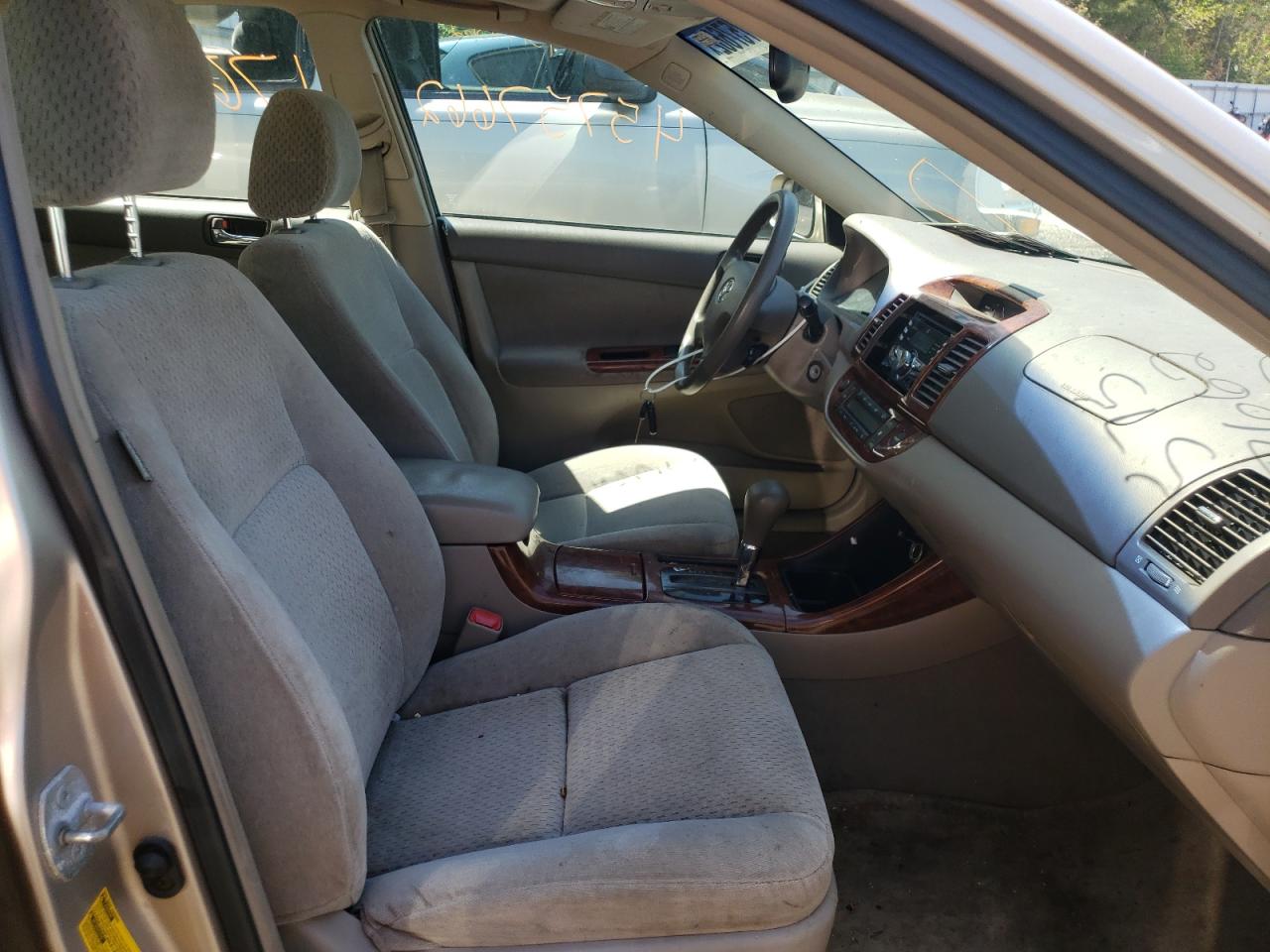Photo 5 from auction – 2004 TOYOTA CAMRY LE with VIN 4T1BE30K44U925307
