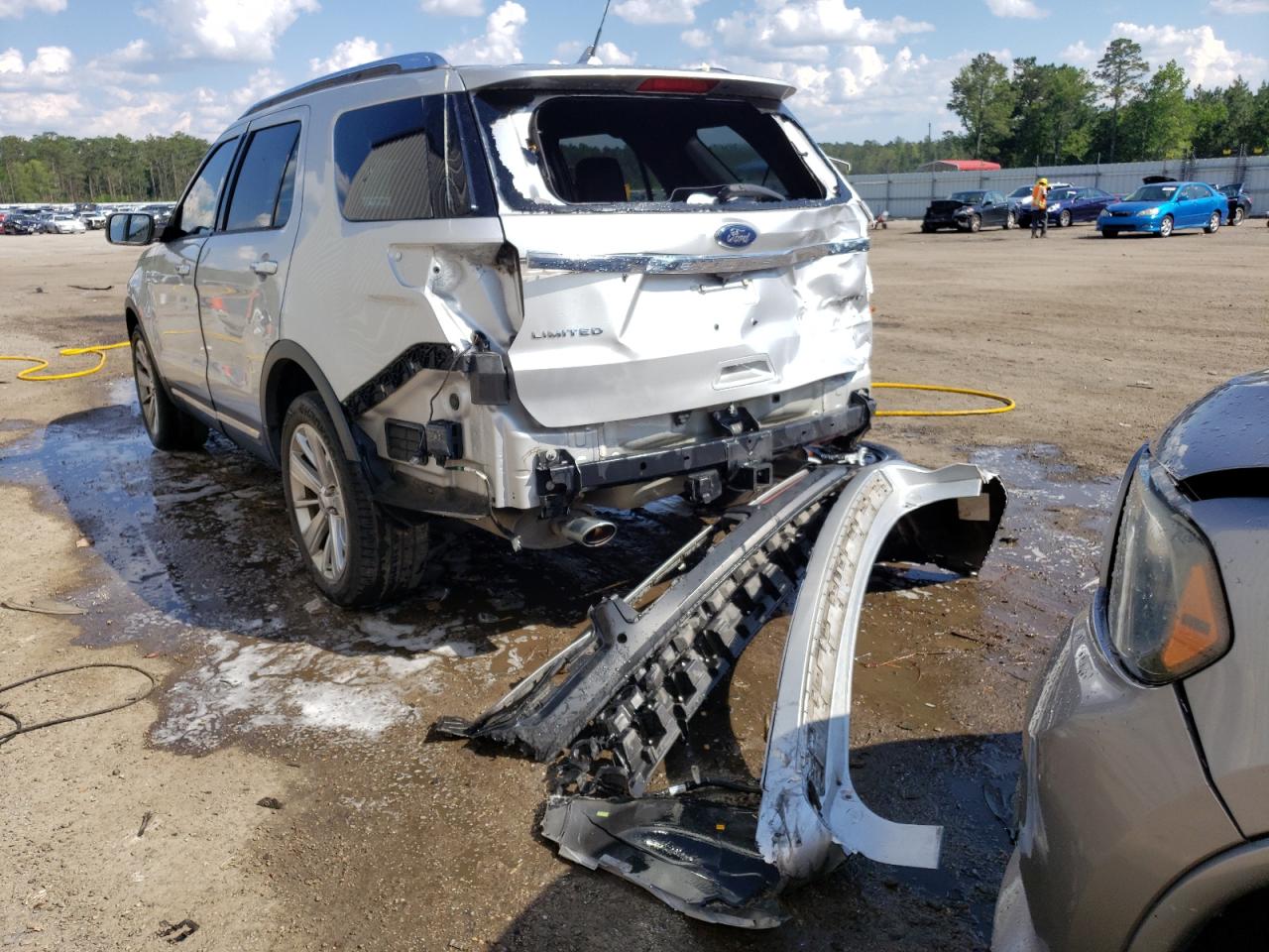 Photo 3 from auction – 2019 FORD EXPLORER L with VIN 1FM5K8F82KGA11700