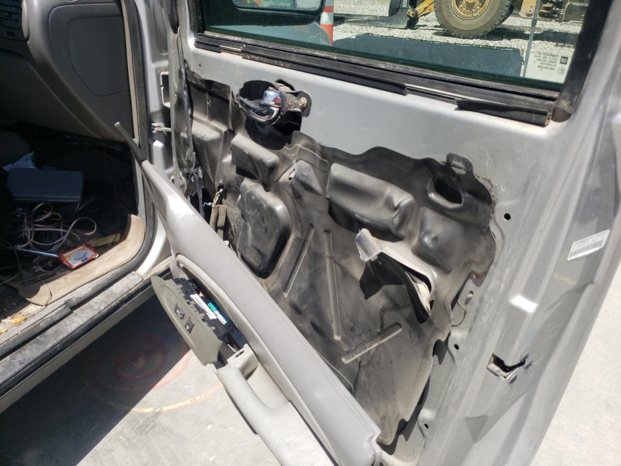 Photo 20 from auction – 2005 CHEVROLET TRAILBLAZE with VIN 1GNDT13S752226857