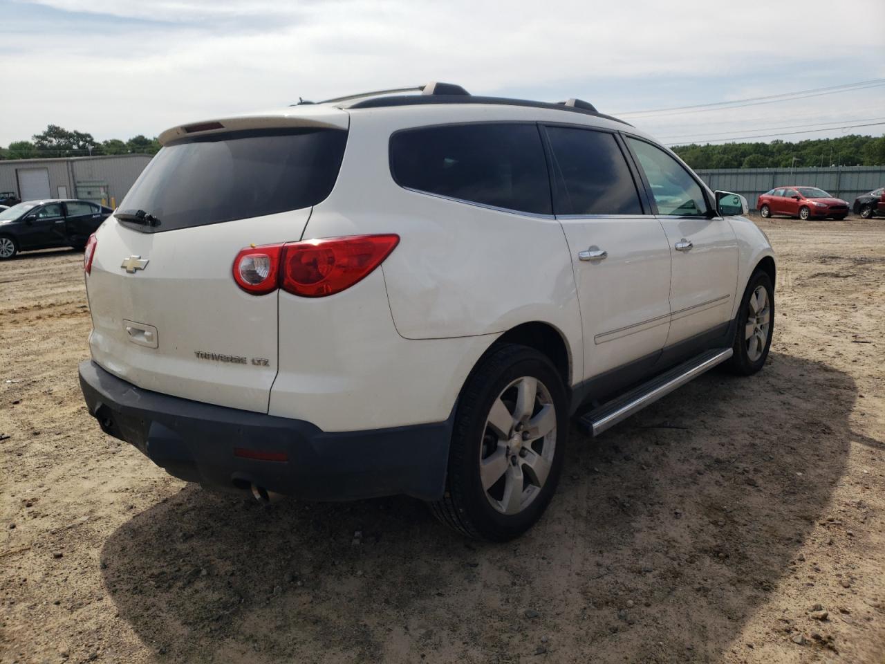Photo 4 from auction – 2012 CHEVROLET TRAVERSE L with VIN 1GNKRLED1CJ139507