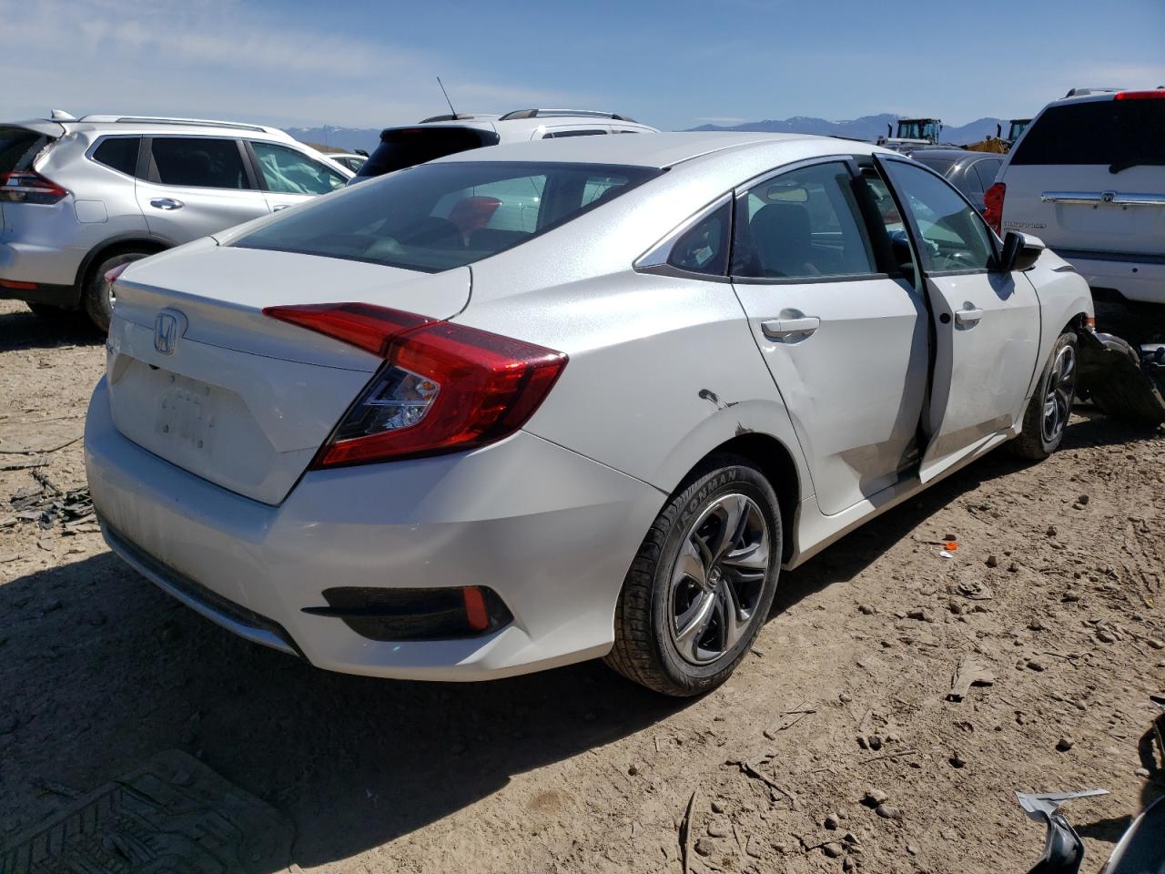 Photo 4 from auction – 2021 HONDA CIVIC LX with VIN 2HGFC2F68MH543799