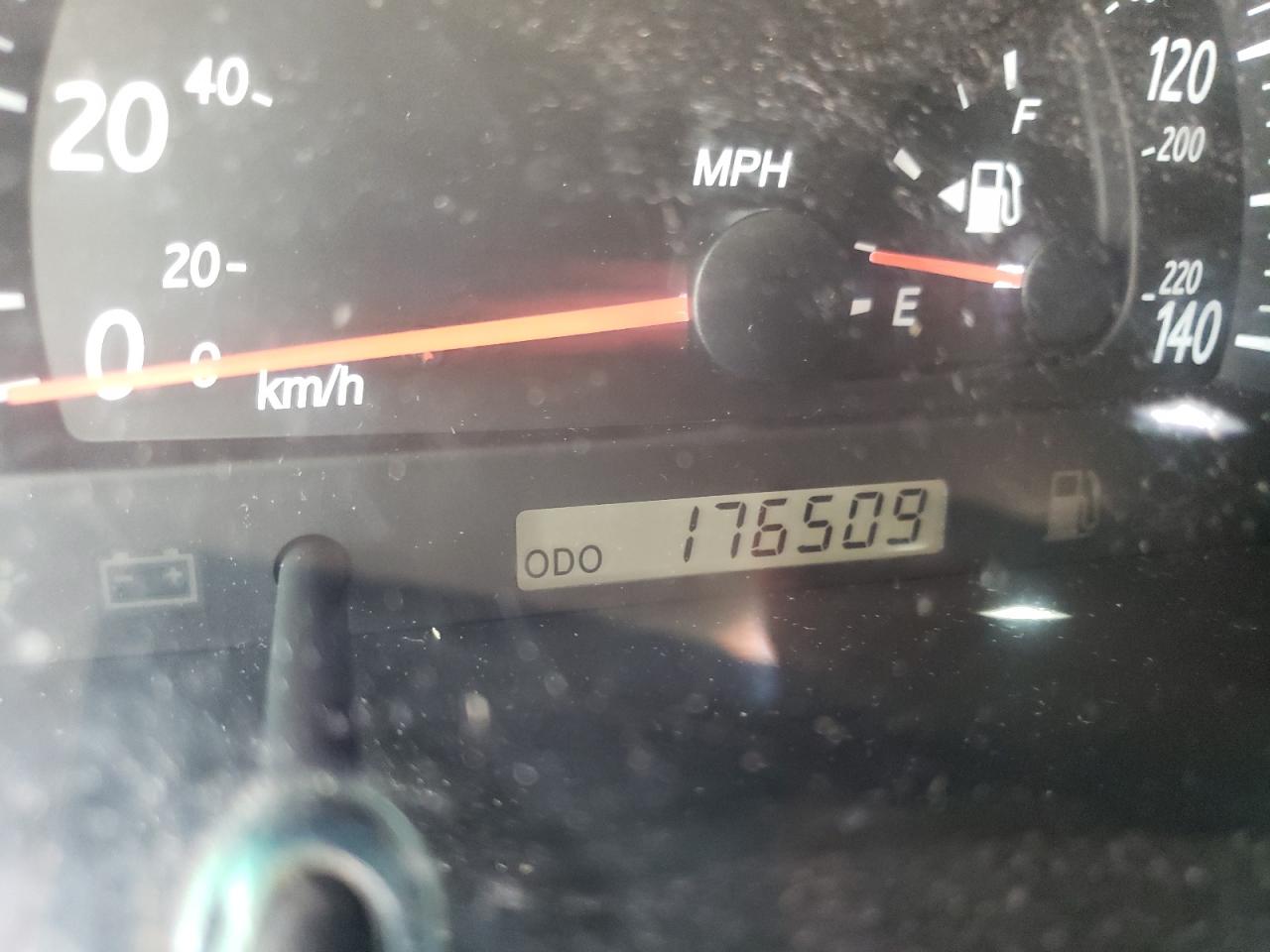 Photo 8 from auction – 2004 TOYOTA CAMRY LE with VIN 4T1BE30K44U925307