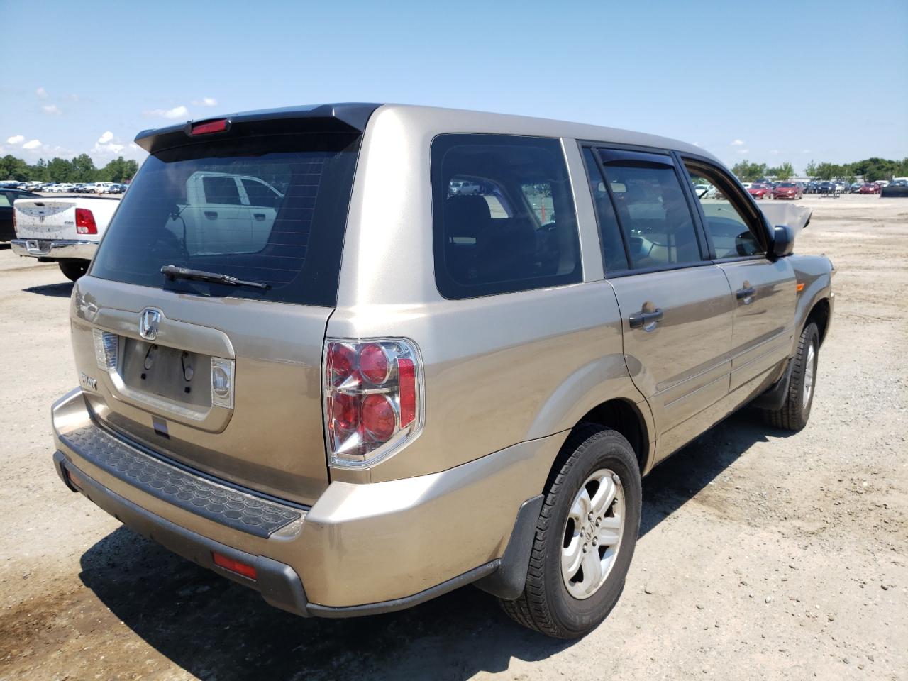 Photo 14 from auction – 2006 HONDA PILOT LX with VIN 5FNYF28126B050421