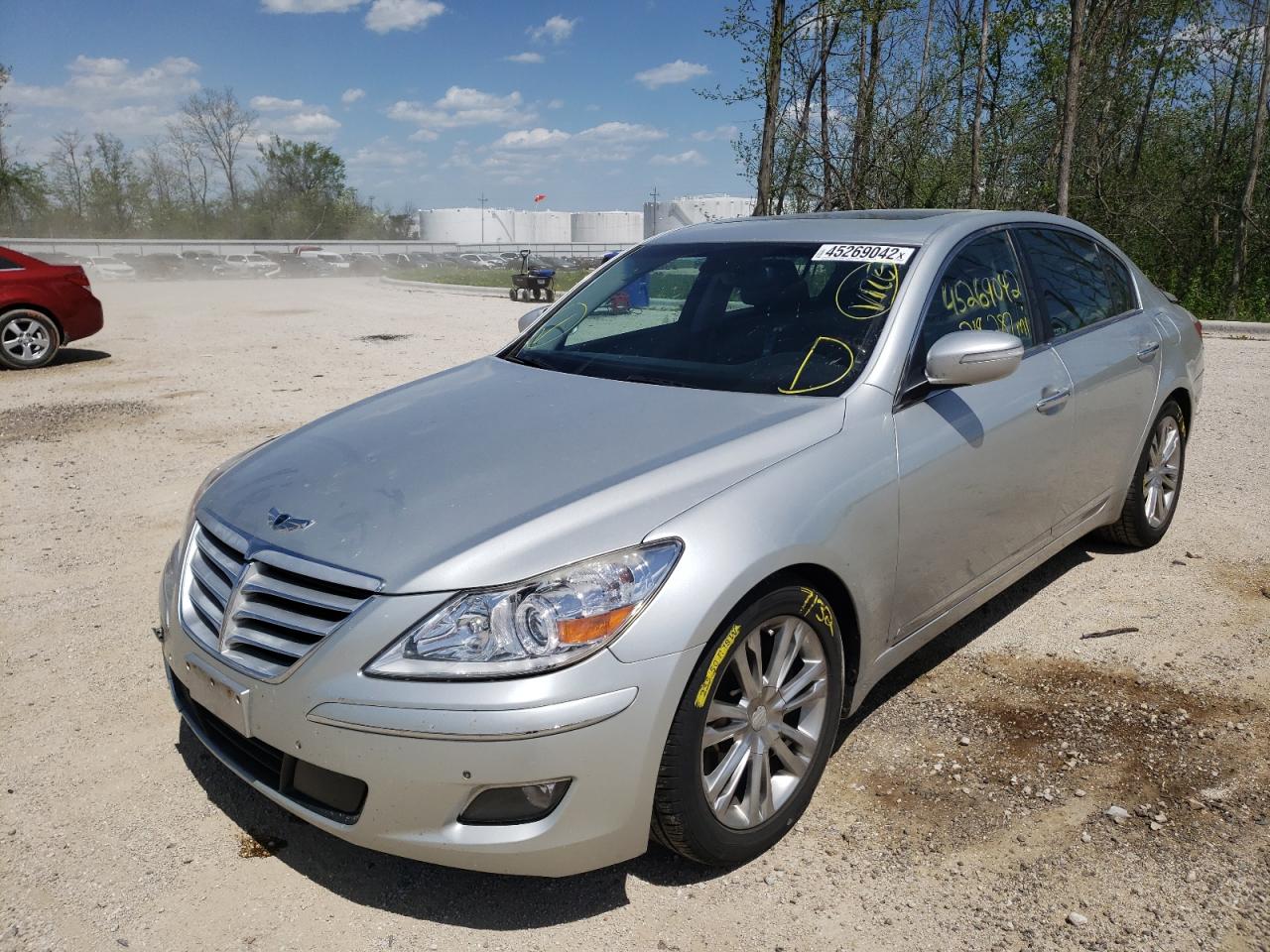 Photo 2 from auction – 2011 HYUNDAI GENESIS 4. with VIN KMHGC4DF5BU119133