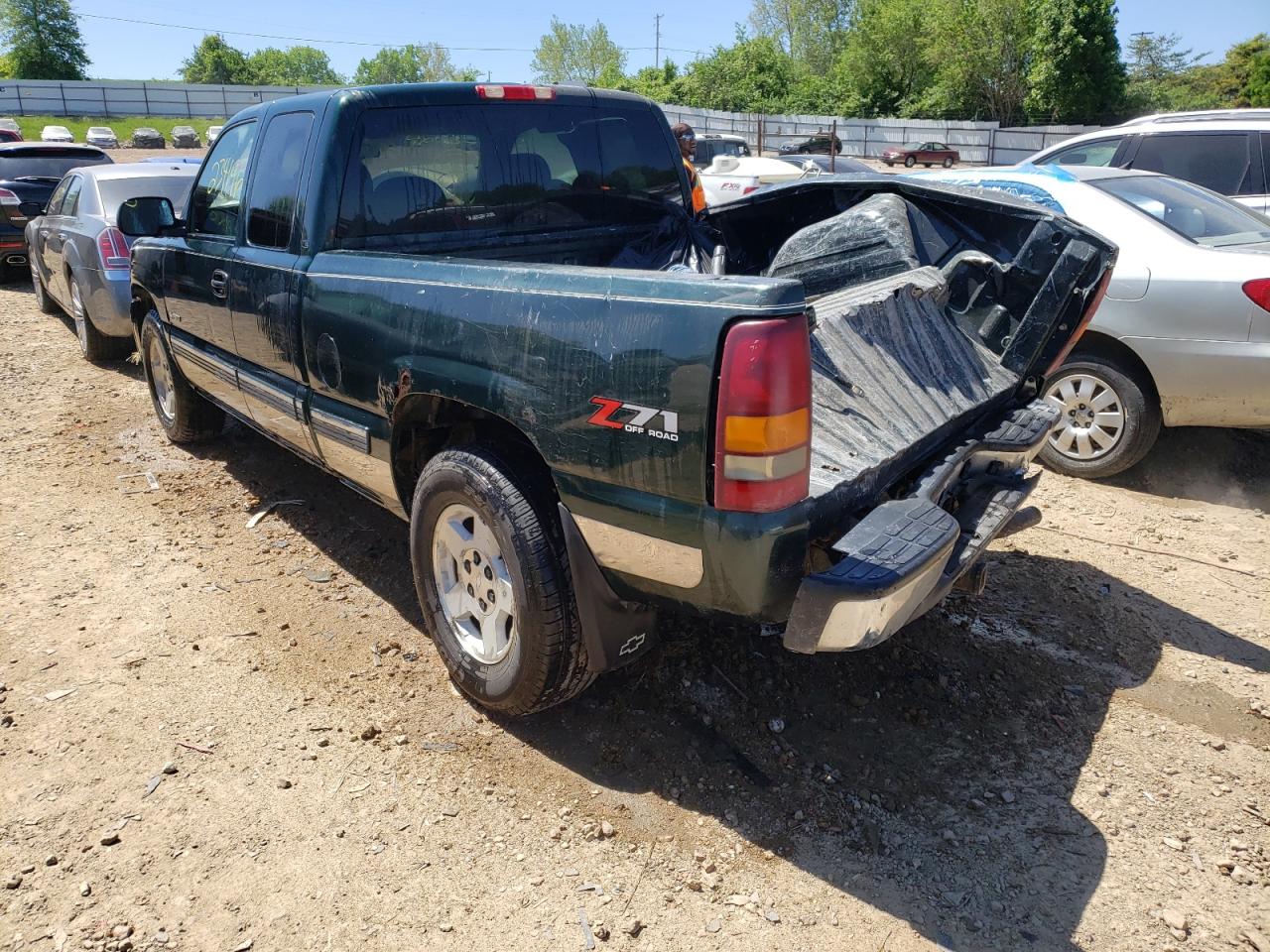 Фото 3 с аукциона – 2002 CHEVROLET SILVERADO с VIN 1GCEK19T92E170401
