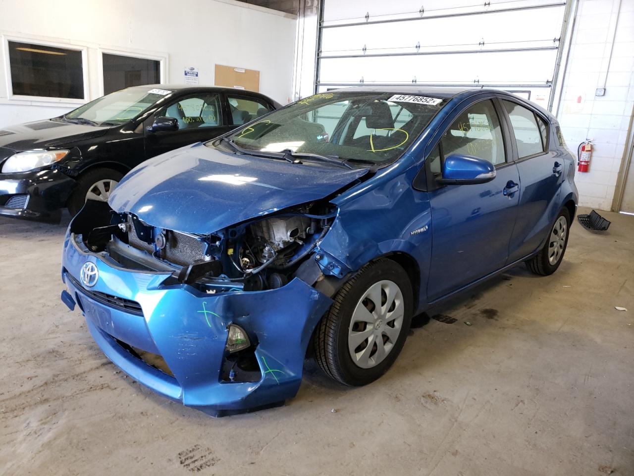 Photo 15 from auction – 2013 TOYOTA PRIUS C with VIN JTDKDTB36D1531760