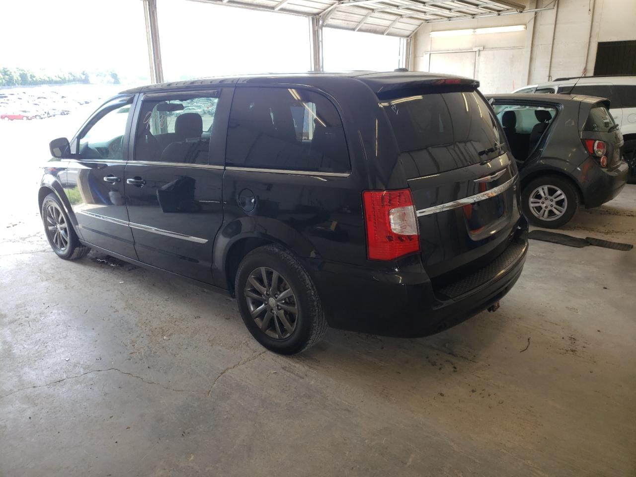 Photo 3 from auction – 2014 CHRYSLER TOWN & COU with VIN 2C4RC1HG2ER374631