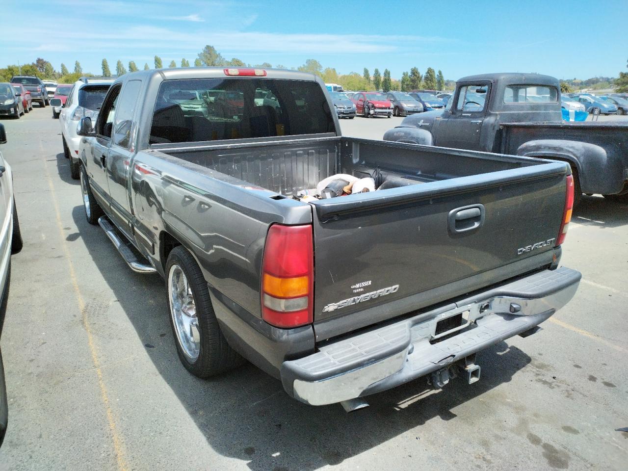 Photo 16 from auction – 2002 CHEVROLET SILVERADO with VIN 2GCEC19T121271415