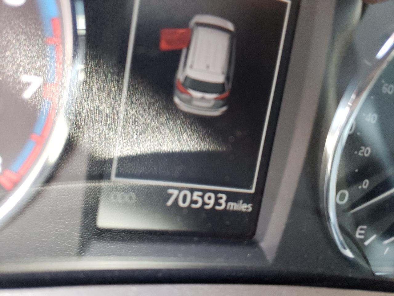 Photo 8 from auction – 2017 TOYOTA RAV4 LIMIT with VIN 2T3DFREV9HW604825