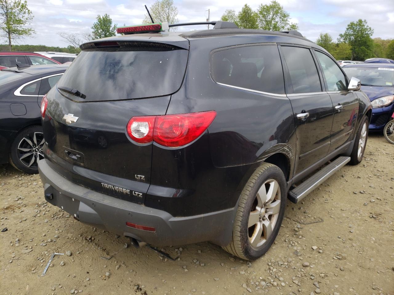 Photo 4 from auction – 2011 CHEVROLET TRAVERSE L with VIN 1GNKVLEDXBJ313892