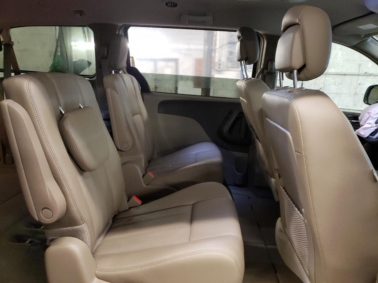 Photo 6 from auction – 2014 CHRYSLER TOWN & COU with VIN 2C4RC1BG4ER165187