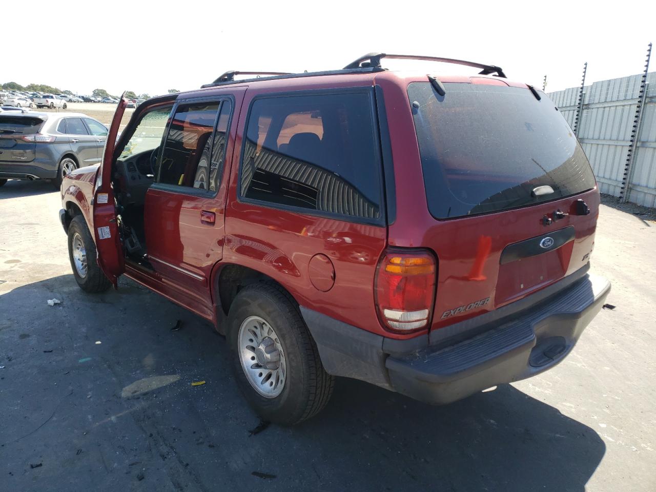 Photo 13 from auction – 2000 FORD EXPLORER X with VIN 1FMZU72X8YZC19449