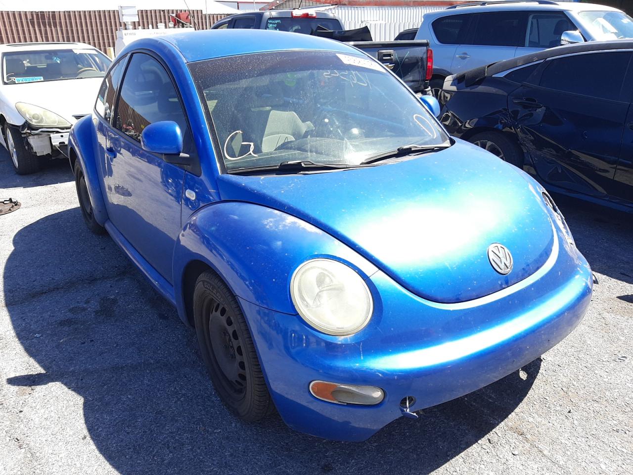 VOLKSWAGEN NEW BEETLE 2000 with VIN 3VWBC21C2YM400376 - Photo from auction