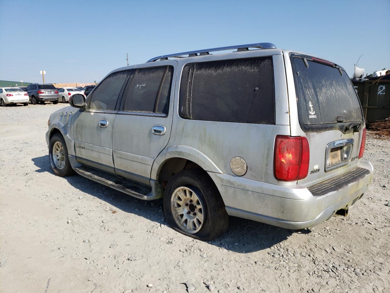 Photo 3 from auction – 2000 LINCOLN NAVIGATOR with VIN 5LMEU27A5YLJ39046