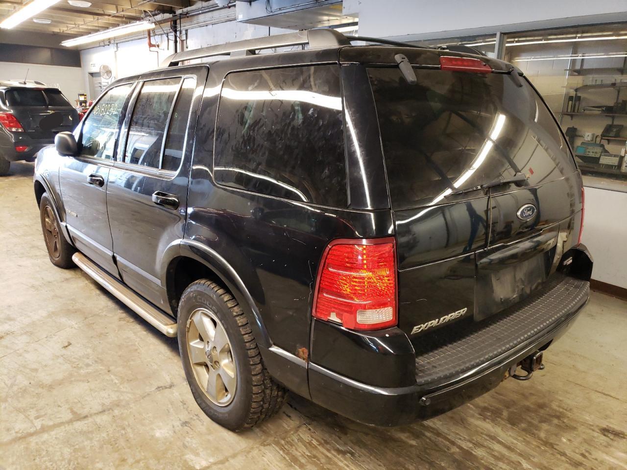 Photo 3 from auction – 2005 FORD EXPLORER L with VIN 1FMZU75W35UA26928