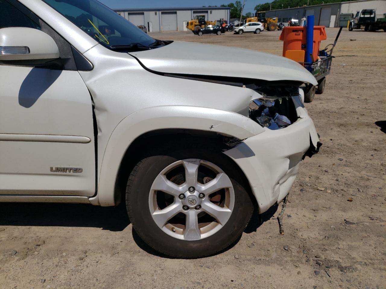 Photo 9 from auction – 2009 TOYOTA RAV4 LIMIT with VIN JTMBK31V395071806