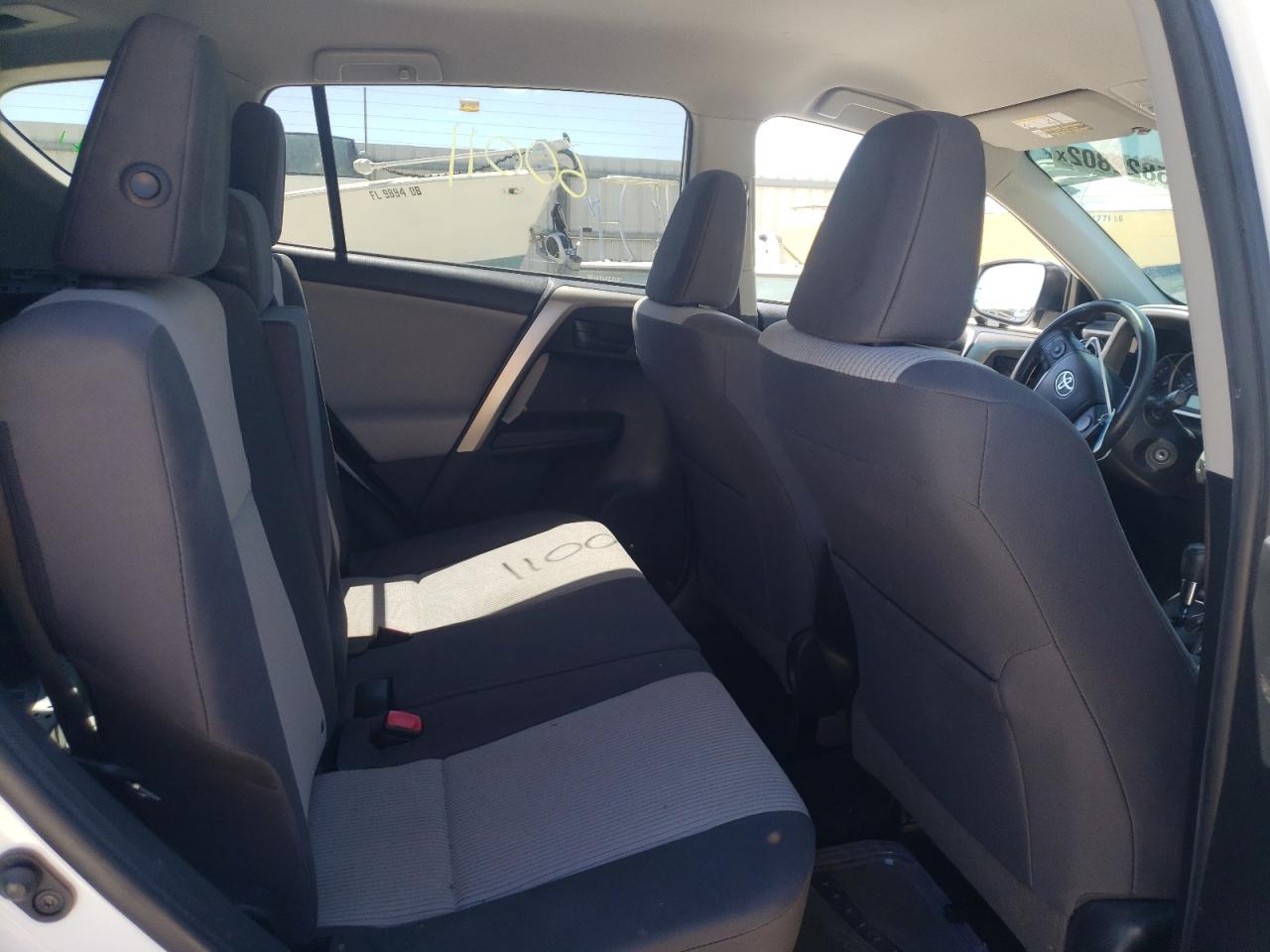 Photo 6 from auction – 2015 TOYOTA RAV4 LE with VIN JTMZFREV9FD055207