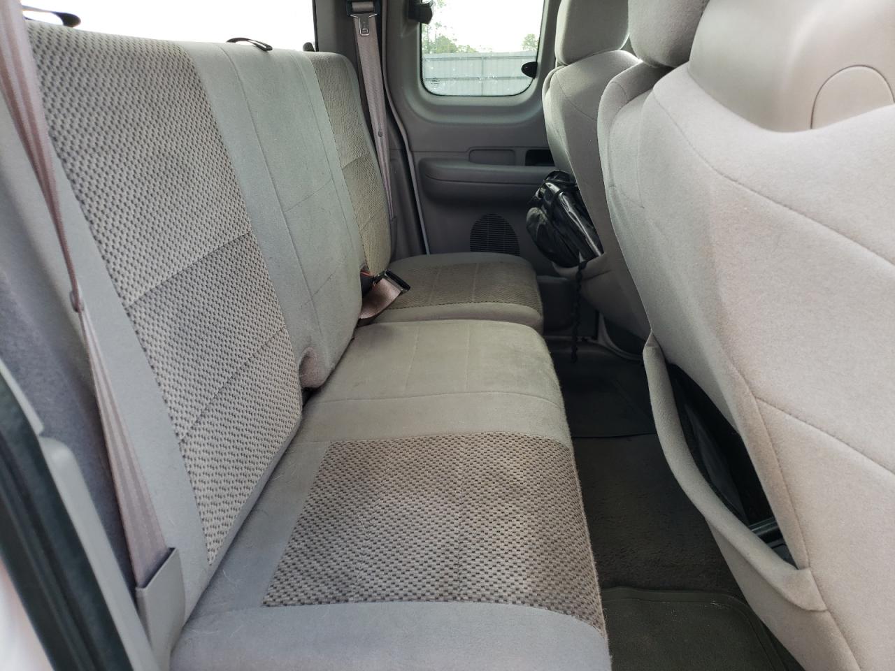 Photo 6 from auction – 2004 FORD F-150 HERI with VIN 2FTRX17W54CA91137