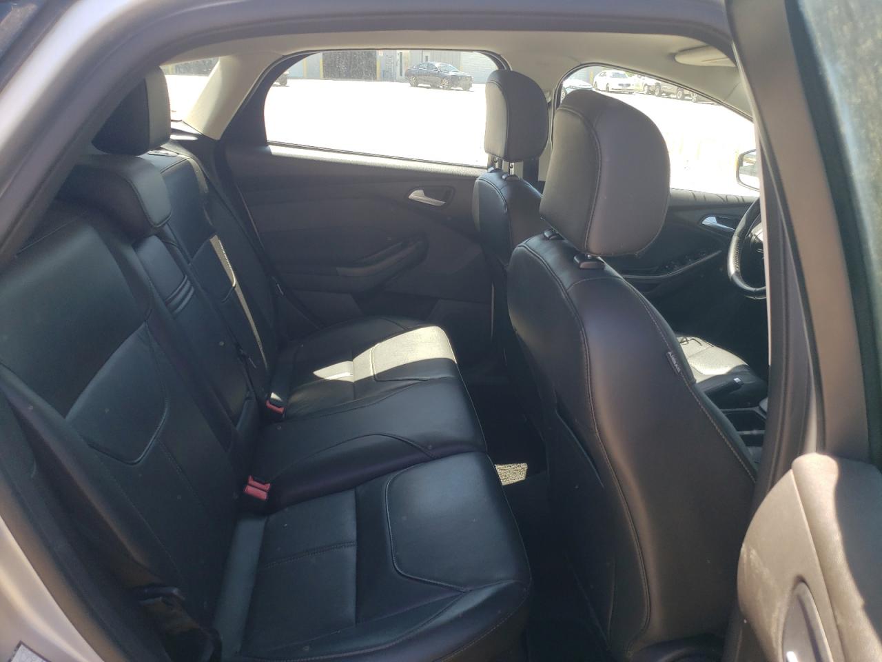 Photo 6 from auction – 2016 FORD FOCUS SE with VIN 1FADP3K20GL295337