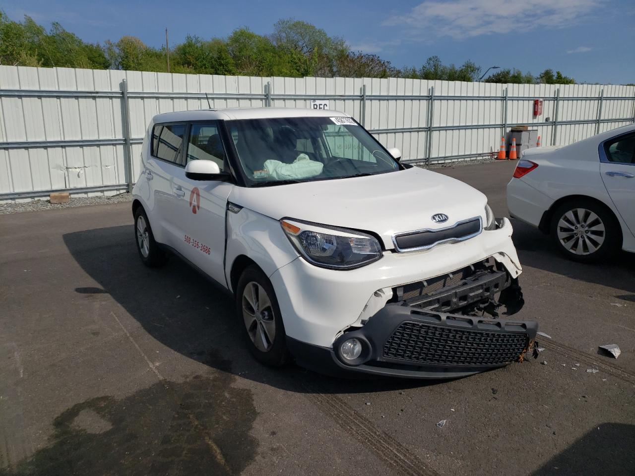 KIA SOUL 2015 with VIN KNDJN2A20F7205593 - Photo from auction