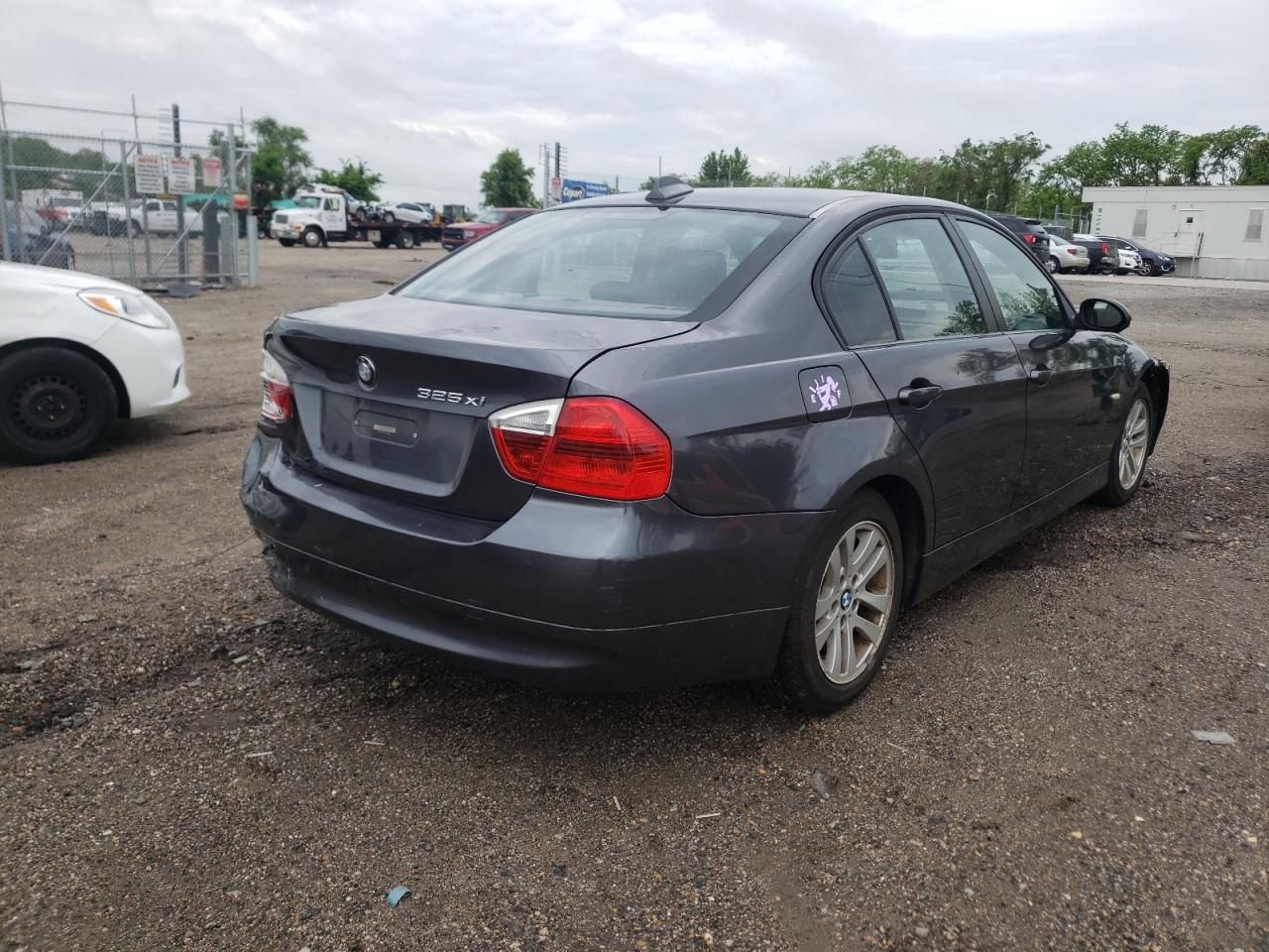 Photo 4 from auction – 2006 BMW 325 XI with VIN WBAVD13596KV04385