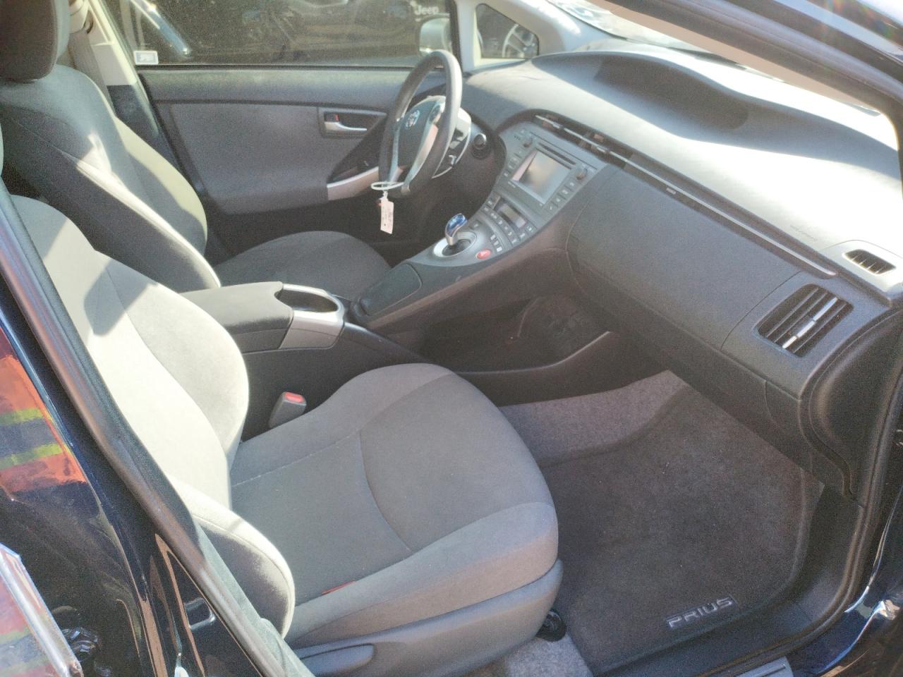 Photo 5 from auction – 2014 TOYOTA PRIUS with VIN JTDKN3DU0E0365732