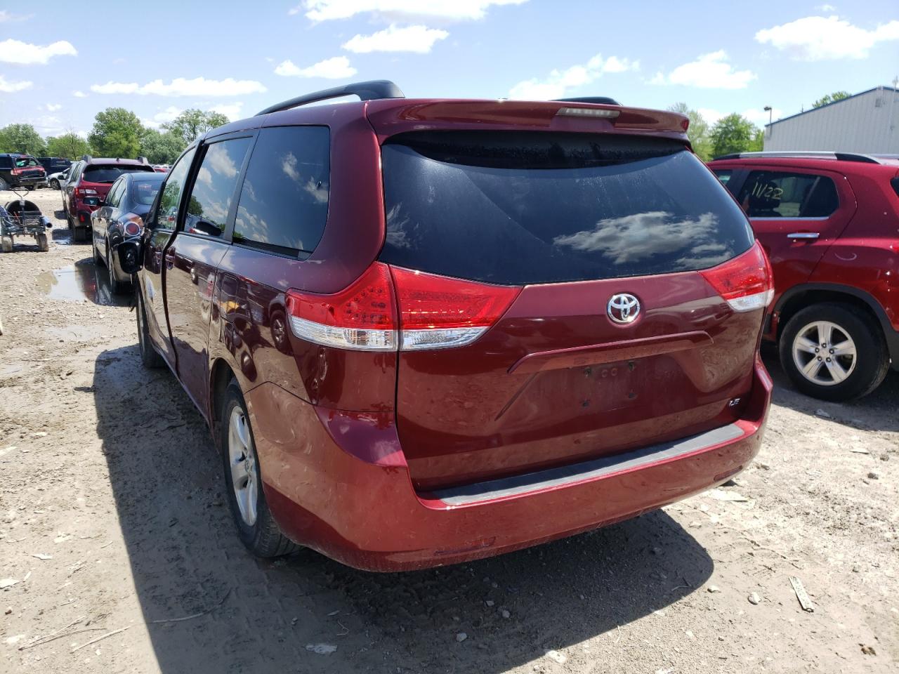 Photo 3 from auction – 2012 TOYOTA SIENNA LE with VIN 5TDKK3DC4CS224155