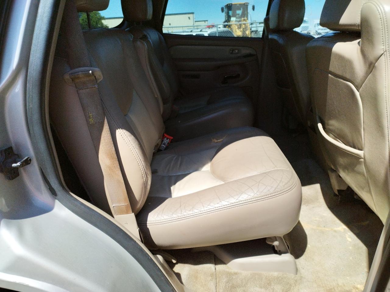 Photo 6 from auction – 2004 GMC YUKON DENA with VIN 1GKEK63UX4J173028