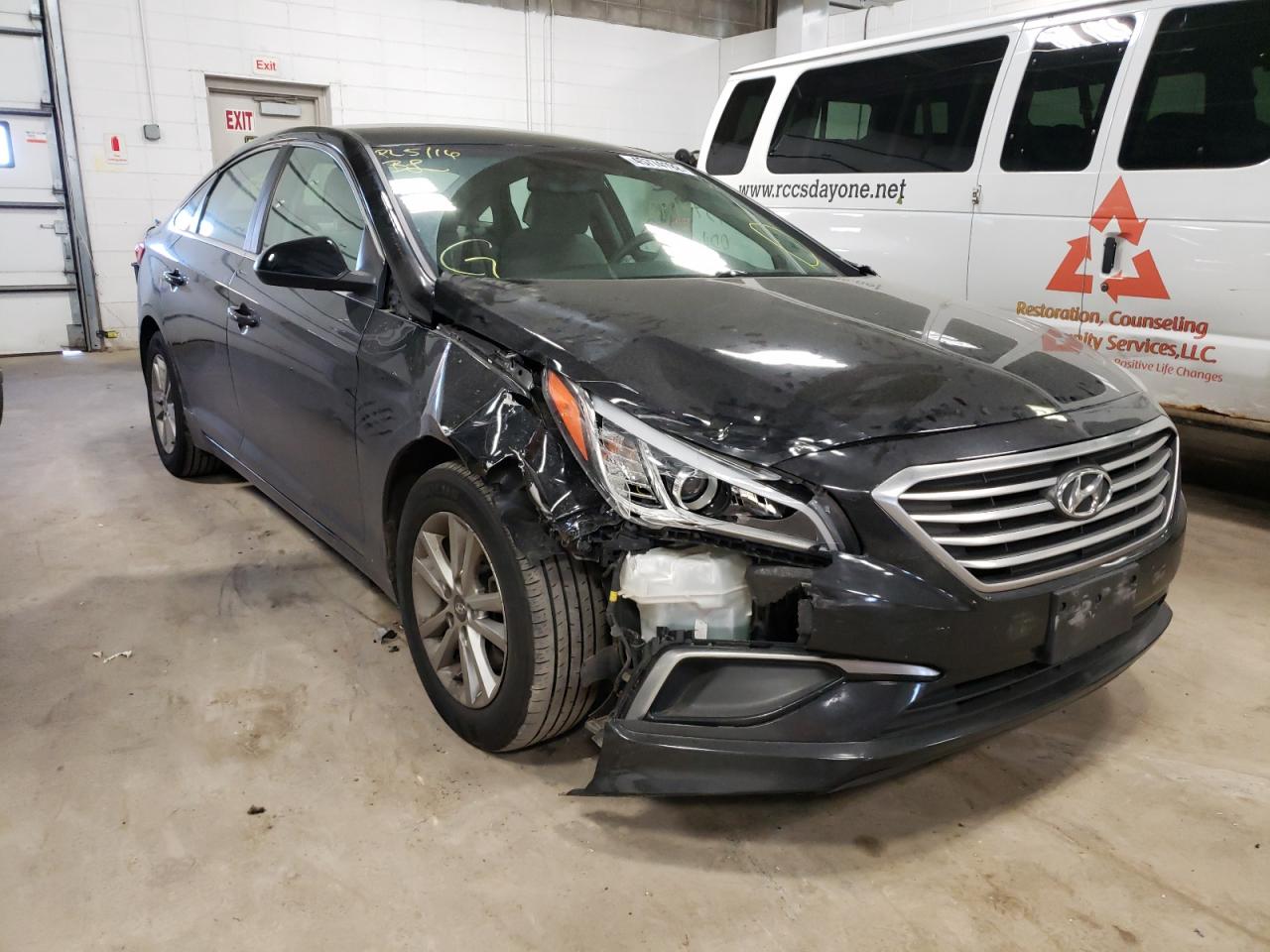 HYUNDAI SONATA SE 2016 with VIN 5NPE24AF5GH307672 - Photo from auction