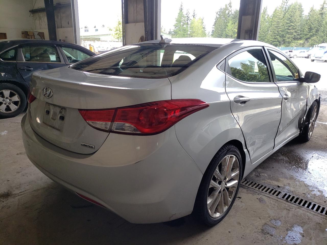 Photo 4 from auction – 2012 HYUNDAI ELANTRA GL with VIN 5NPDH4AE2CH081411