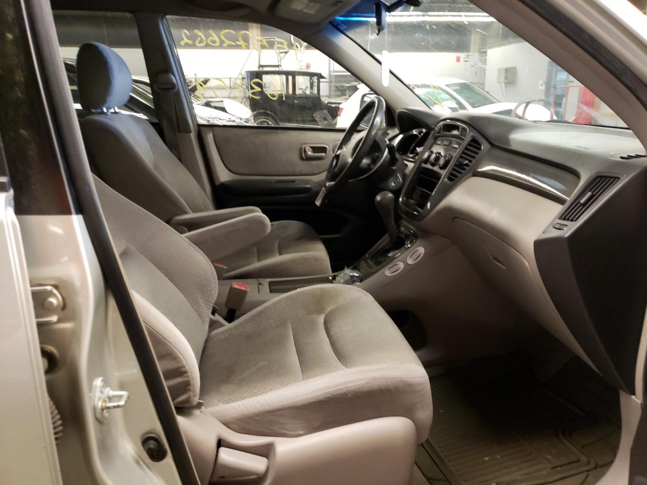 Photo 5 from auction – 2003 TOYOTA HIGHLANDER with VIN JTEGF21A930119679