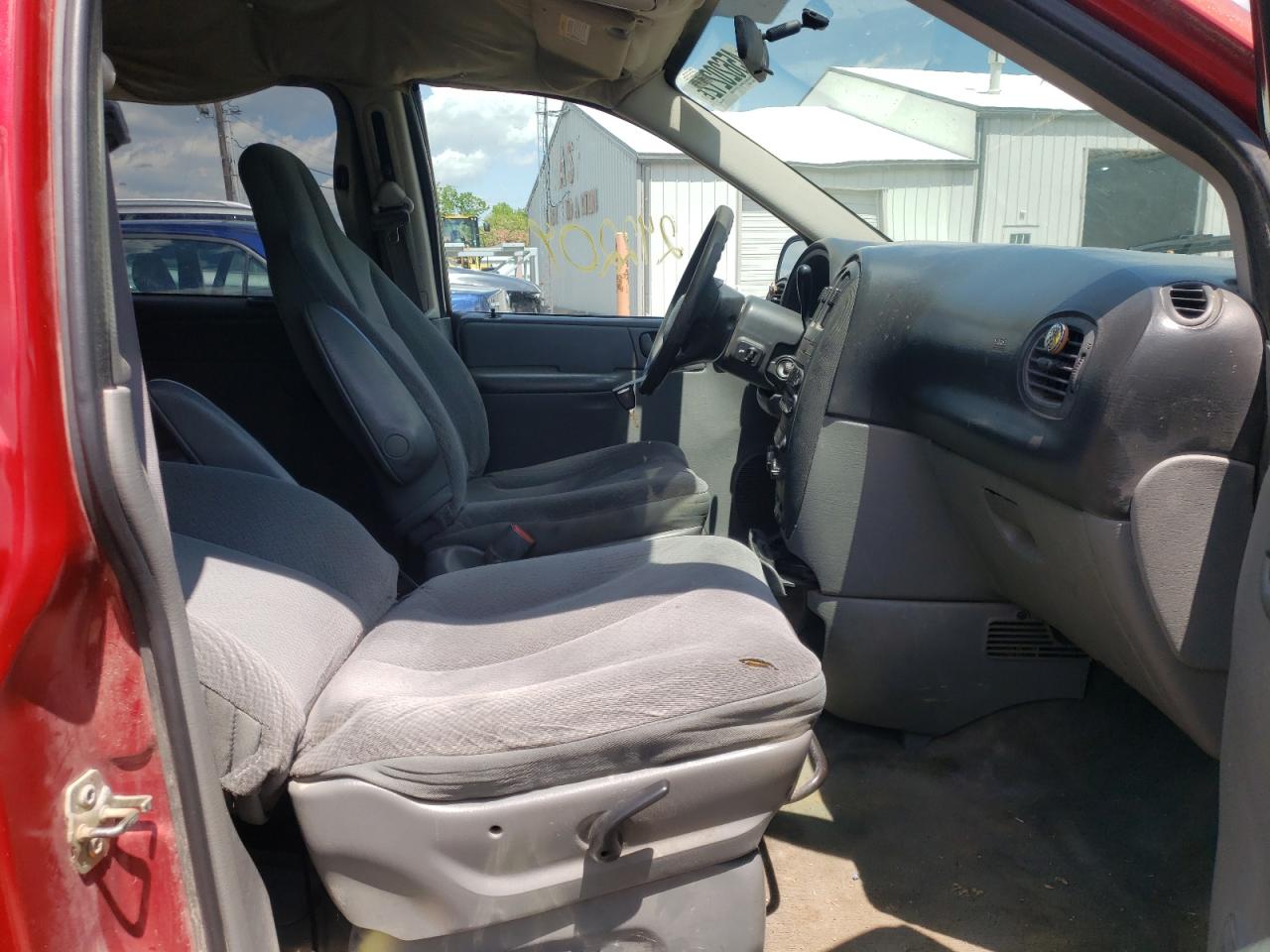 Photo 5 from auction – 2005 DODGE CARAVAN SE with VIN 1D4GP25B15B282065