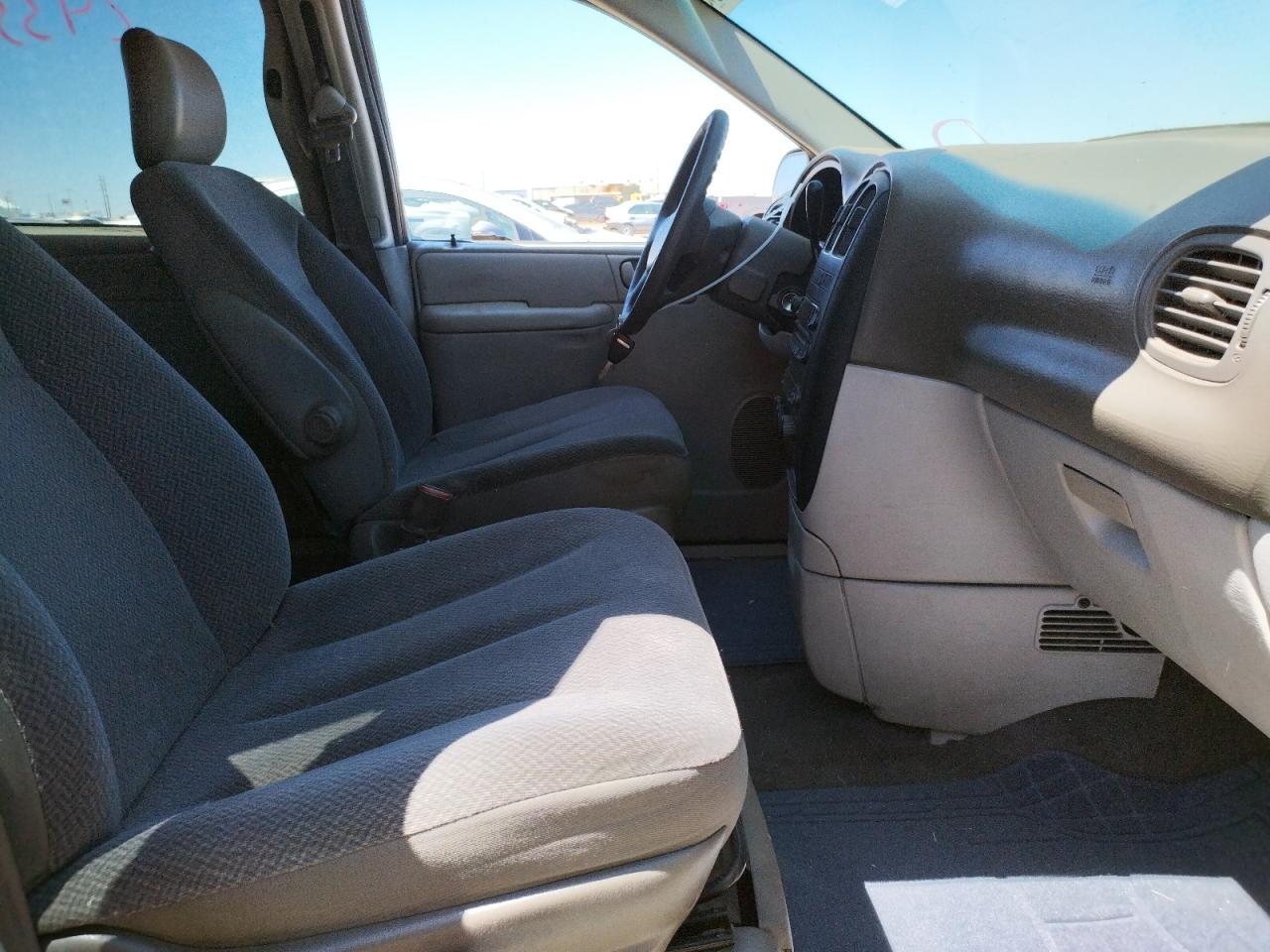 Photo 5 from auction – 2005 DODGE CARAVAN SE with VIN 1D4GP25EX5B326865