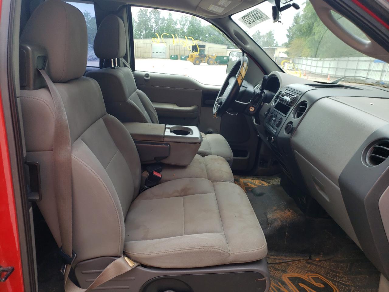 Photo 5 from auction – 2005 FORD F150 with VIN 1FTRX02W45KB81524
