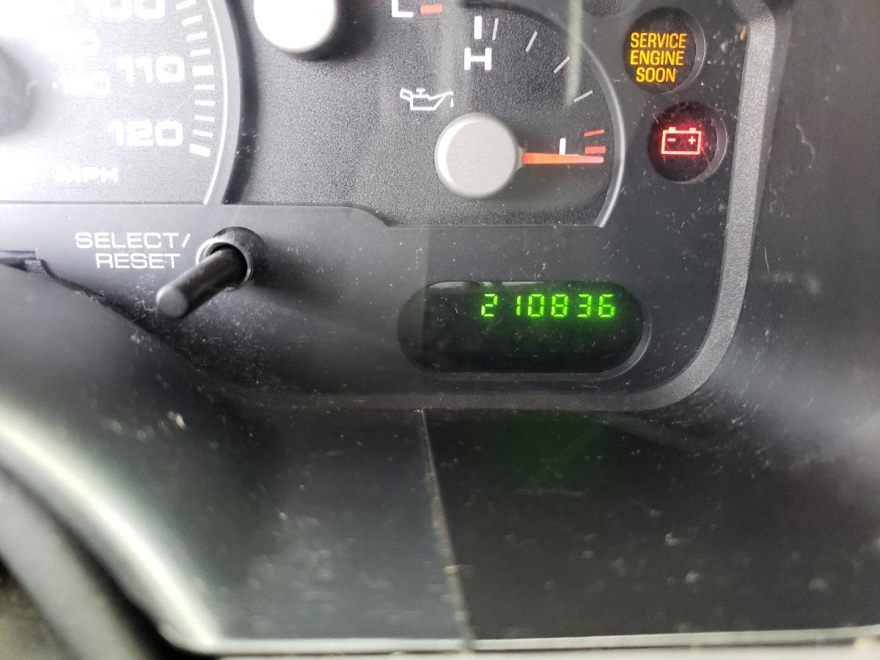 Photo 8 from auction – 2004 FORD EXPLORER X with VIN 1FMZU62K84UA73527