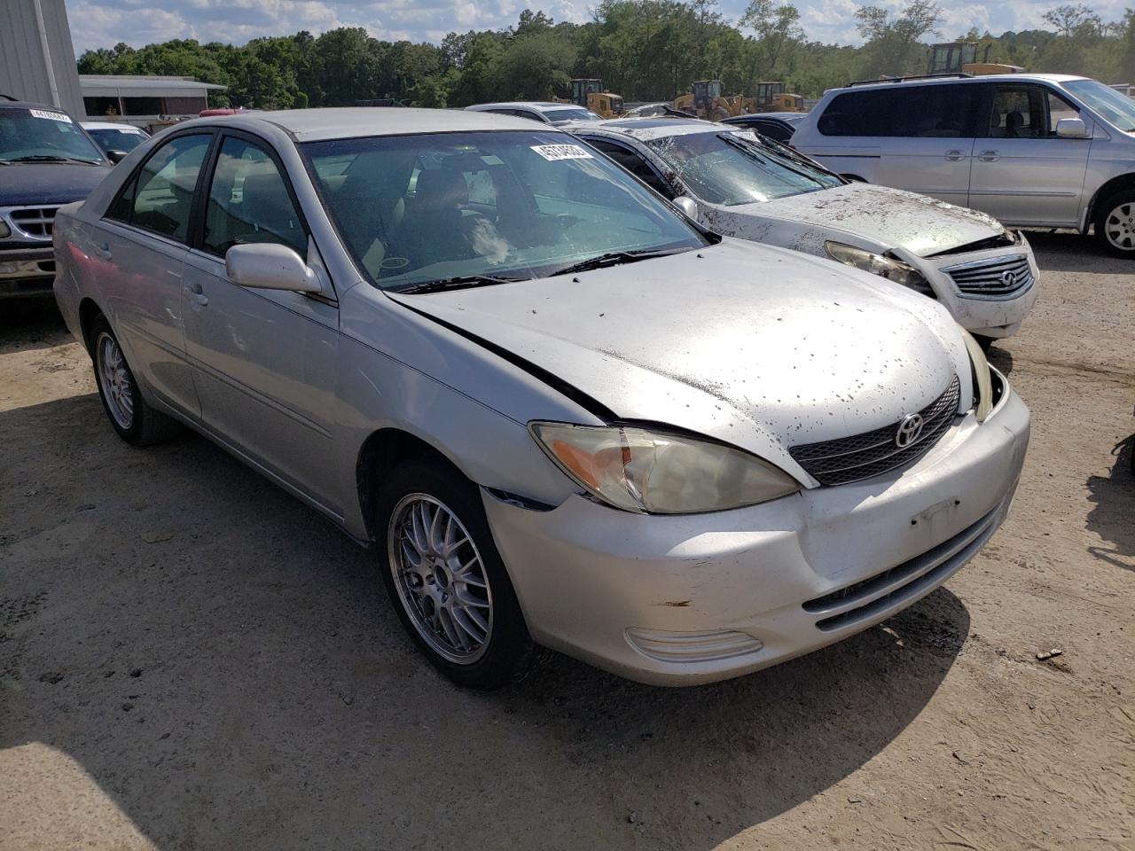 TOYOTA CAMRY LE 2002 with VIN 4T1BE32K62U046501 - Photo from auction