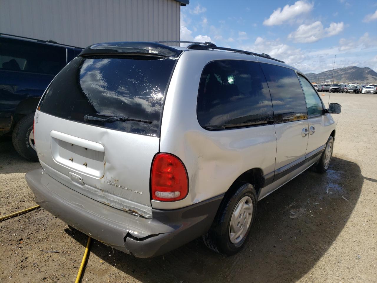 Photo 4 from auction – 2000 DODGE CARAVAN with VIN 2B4GP44GXYR801073